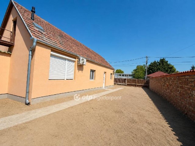 Eladó családi ház, Szigetszentmiklóson 74.9 M Ft, 2 szobás