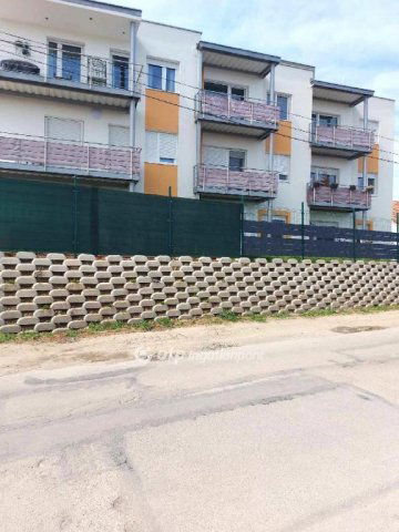 Eladó téglalakás, Pécsett 57.643 M Ft, 2 szobás