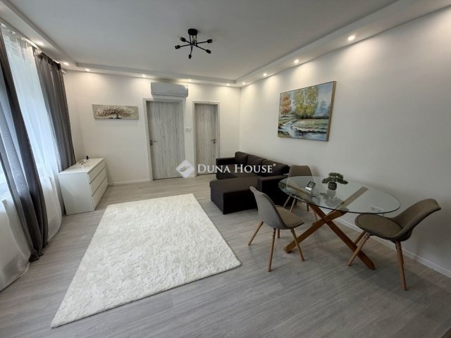 Eladó téglalakás, Pécsett 52.5 M Ft, 2 szobás