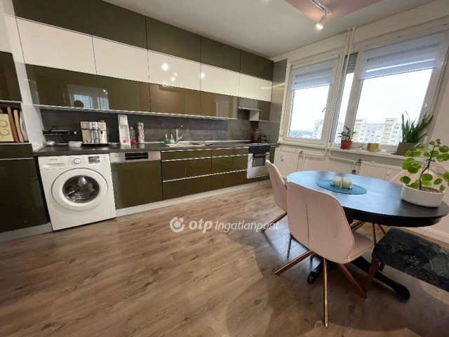 Eladó panellakás, Debrecenben 66.9 M Ft, 1+2 szobás