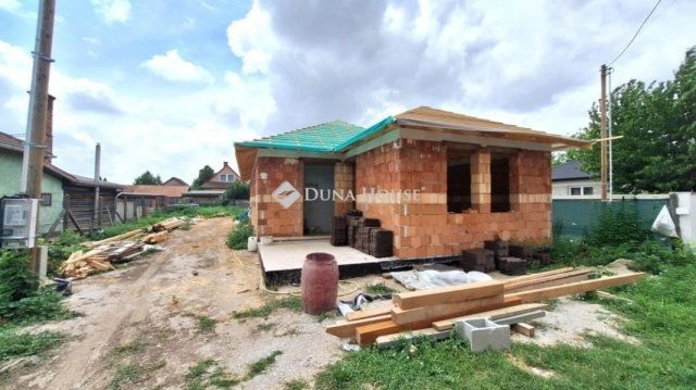 Eladó ikerház, Majosházán 69.9 M Ft, 3 szobás