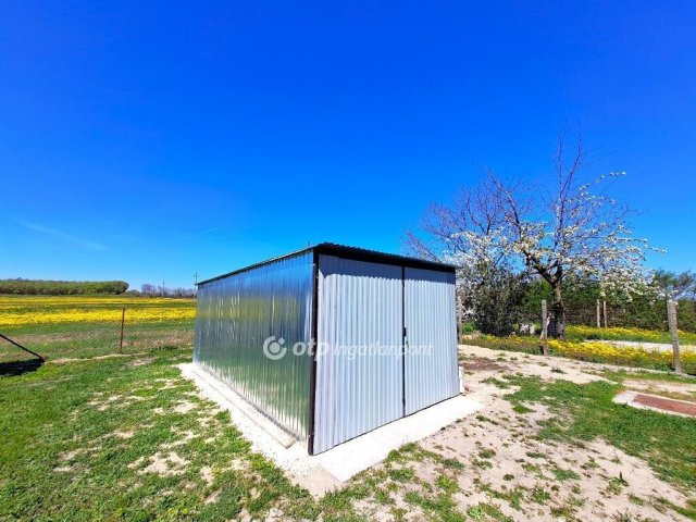 Eladó nyaraló, Tiszakécskén 33 M Ft, 2 szobás