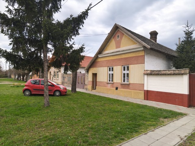 Eladó családi ház, Makón, Aradi utcában 35 M Ft, 2 szobás