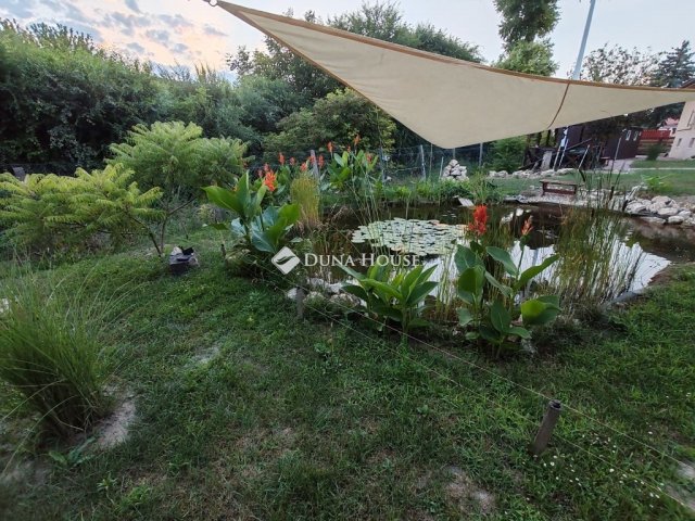 Eladó családi ház, Kápolnásnyéken 193.5 M Ft, 4 szobás