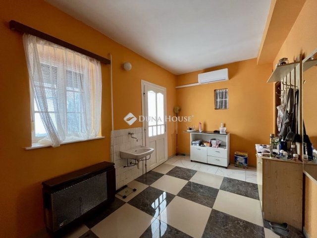 Eladó családi ház, Véménden 31 M Ft, 4 szobás