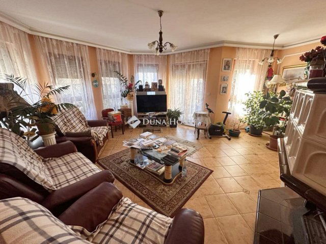 Eladó családi ház, Érden 235 M Ft, 6 szobás