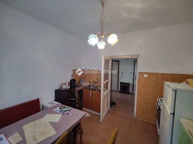 Eladó családi ház, Úrin 45.9 M Ft, 3 szobás