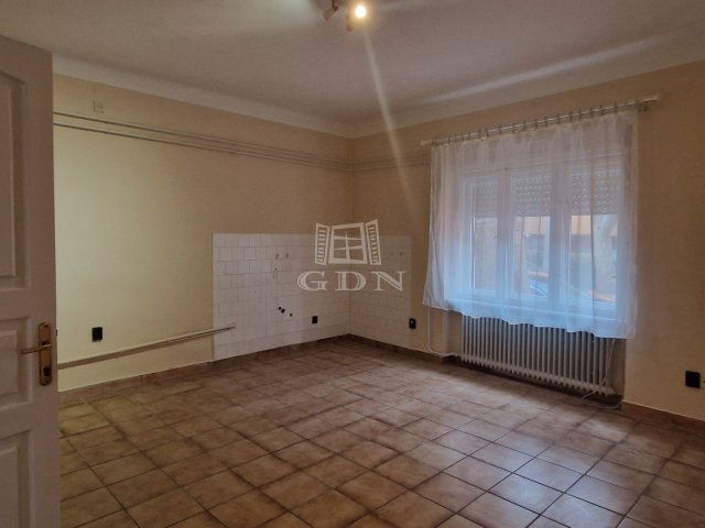 Kiadó iroda, Székesfehérvárott 110 E Ft / hó, 2 szobás