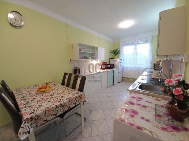 Eladó panellakás, Debrecenben 58.8 M Ft, 2 szobás