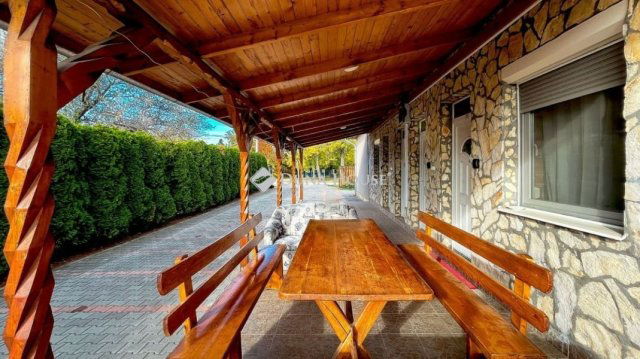 Eladó ikerház, Siófokon 95 M Ft, 6 szobás / költözzbe.hu