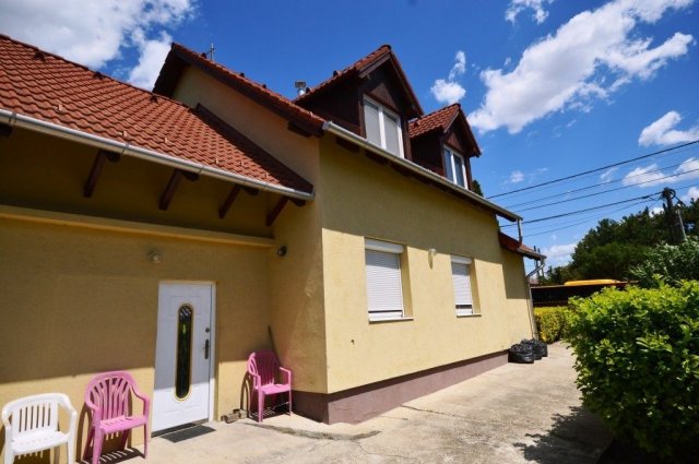 Eladó családi ház, Százhalombattán 130 M Ft, 5 szobás