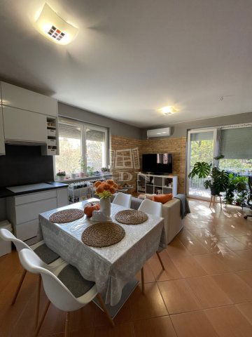 Eladó téglalakás, Szegeden 78.9 M Ft, 1+2 szobás