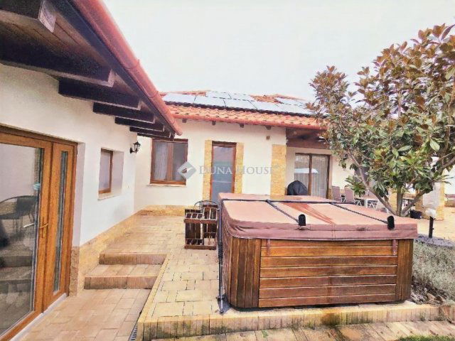 Eladó családi ház, Kistarcsán 239 M Ft, 4 szobás