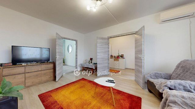 Eladó panellakás, Tiszaújvárosban 37.9 M Ft, 2+1 szobás