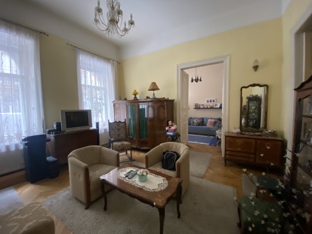 Eladó téglalakás, Budapesten, VI. kerületben, Izabella utcában