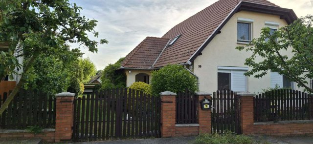 Eladó családi ház, Vértessomlón 125 M Ft, 4+1 szobás