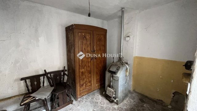 Eladó családi ház, Veresegyházon 57 M Ft, 4 szobás