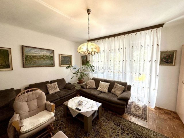 Eladó családi ház, Szentendrén 117.9 M Ft, 4 szobás