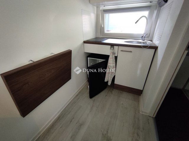 Eladó nyaraló, Fonyódon 44 M Ft, 2 szobás / költözzbe.hu