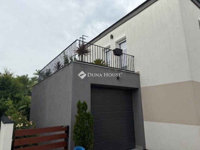 Eladó családi ház, Vecsésen 147 M Ft, 4 szobás