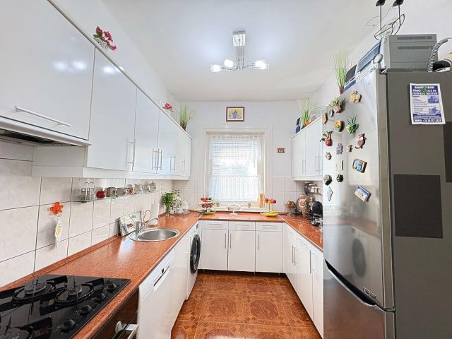 Eladó családi ház, Budakalászon 92.9 M Ft, 3 szobás