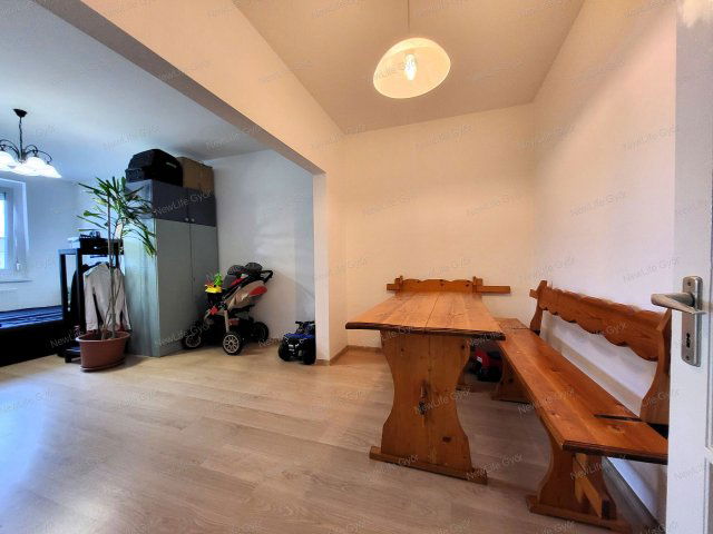 Eladó panellakás, Győrött 46.99 M Ft, 3 szobás