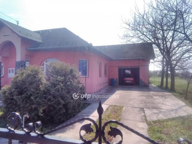 Eladó családi ház, Komádiban 54 M Ft, 1+2 szobás