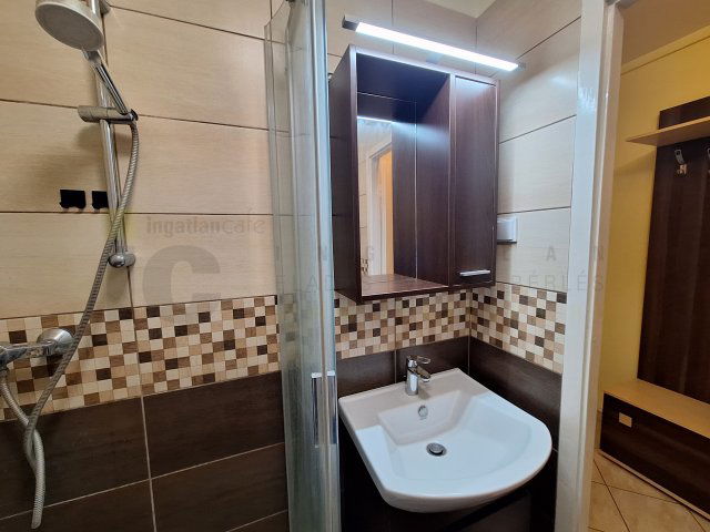 Kiadó panellakás, albérlet, Szegeden, Kemes utcában, 2 szobás