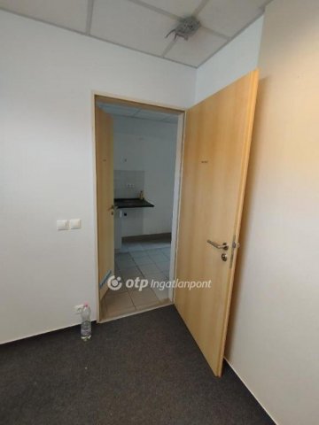 Eladó iroda, Sásdon 27.51 M Ft / költözzbe.hu