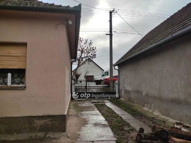 Eladó családi ház, Villányban 27 M Ft, 7 szobás