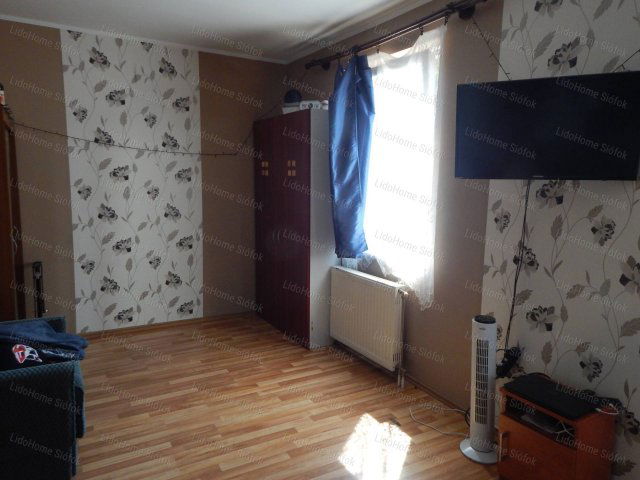 Eladó téglalakás, Siófokon 29.9 M Ft, 4 szobás