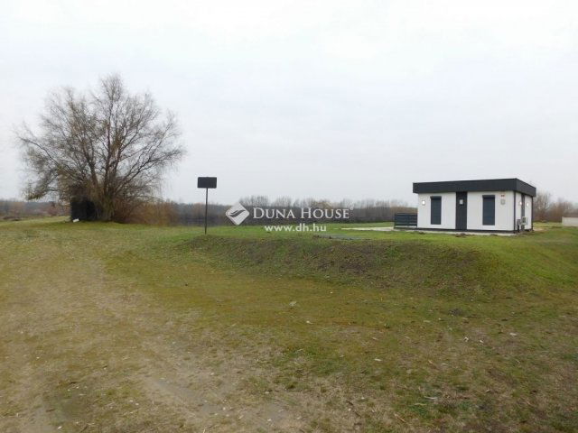 Eladó családi ház, Kecskeméten 250 M Ft, 2 szobás