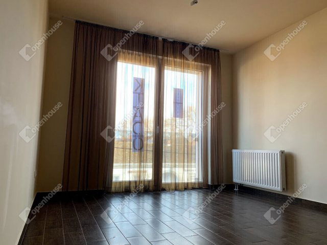 Kiadó üzlethelyiség, Debrecenben 300 E Ft / hó, 3 szobás