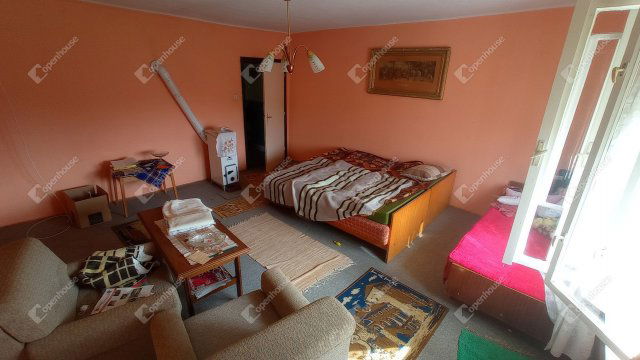 Eladó családi ház, Nován 13.5 M Ft, 3 szobás