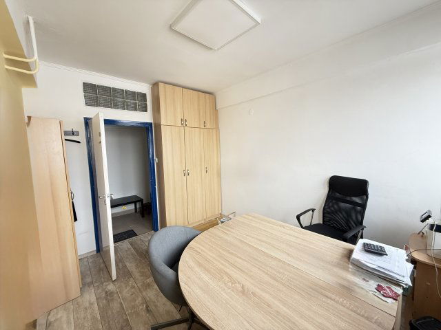 Kiadó iroda, Veszprémben, Óváros téren 80 E Ft / hó