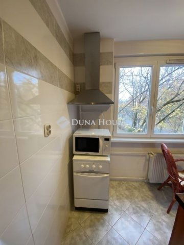 Eladó panellakás, Szegeden 72 M Ft, 3 szobás