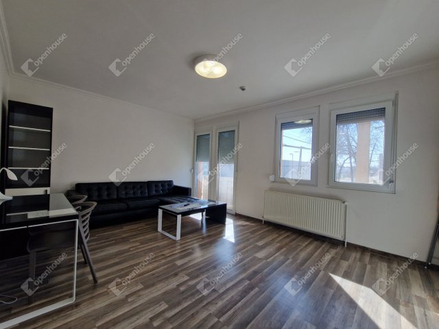 Eladó hotel, Komáromban 651.6 M Ft, 28 szobás