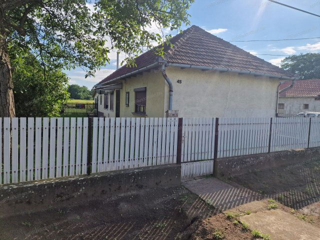 Eladó családi ház, Jászágón 20 M Ft, 2 szobás