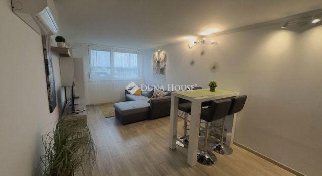 Eladó nyaraló, Siófokon 73.5 M Ft, 2 szobás