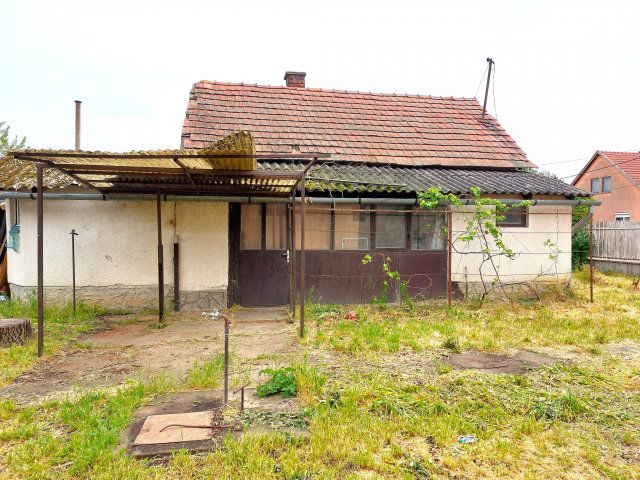Eladó családi ház, Fegyverneken 6.5 M Ft, 1 szobás