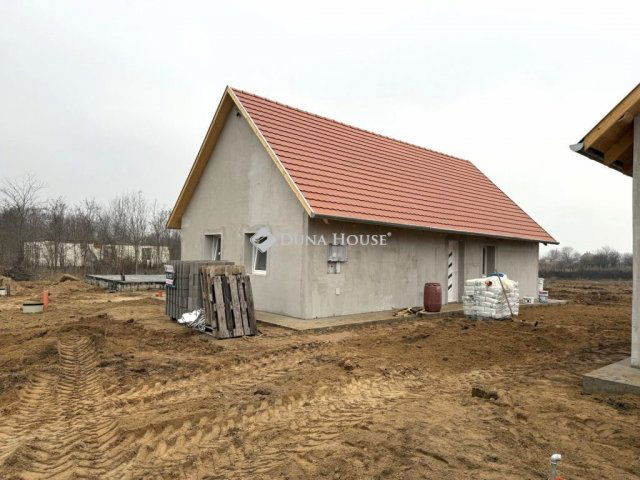 Eladó családi ház, Kókán 44.9 M Ft, 3 szobás