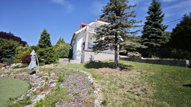 Eladó nyaraló, Szentendrén, Cseresznyés úton 163 M Ft, 4 szobás