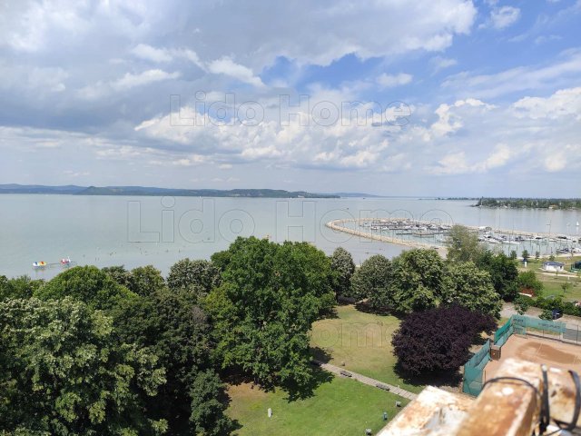 Eladó nyaraló, Balatonföldváron 77.6 M Ft, 2 szobás