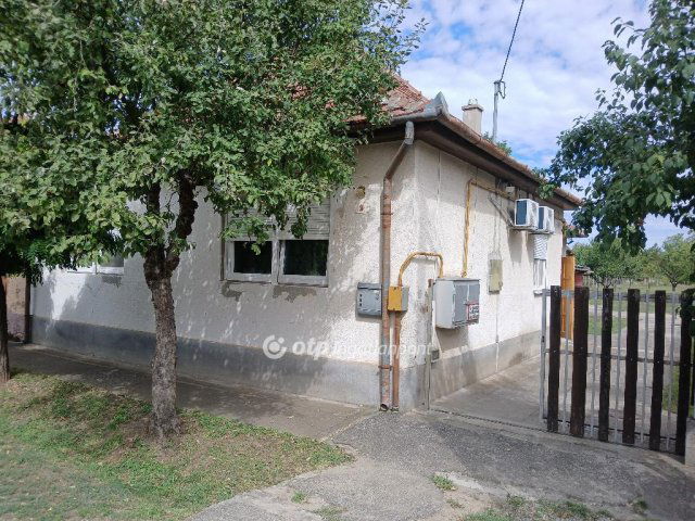 Eladó családi ház, Hatvanban 55 M Ft, 2+2 szobás
