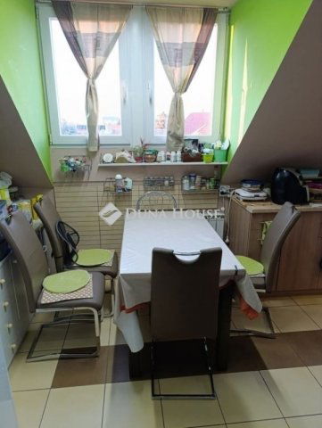 Eladó téglalakás, Kecskeméten 93 M Ft, 4 szobás