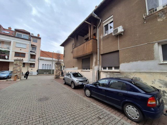 Eladó téglalakás, Szolnokon 22.9 M Ft, 1 szobás