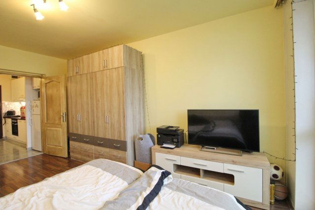 Eladó panellakás, Debrecenben 35 M Ft, 1 szobás