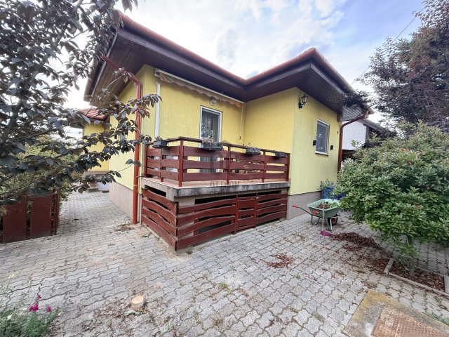 Eladó családi ház, Áporkán 99.9 M Ft, 3 szobás