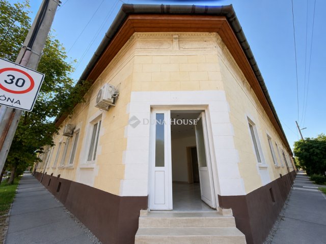 Eladó üzlethelyiség, Budapesten, XX. kerületben 30.5 M Ft