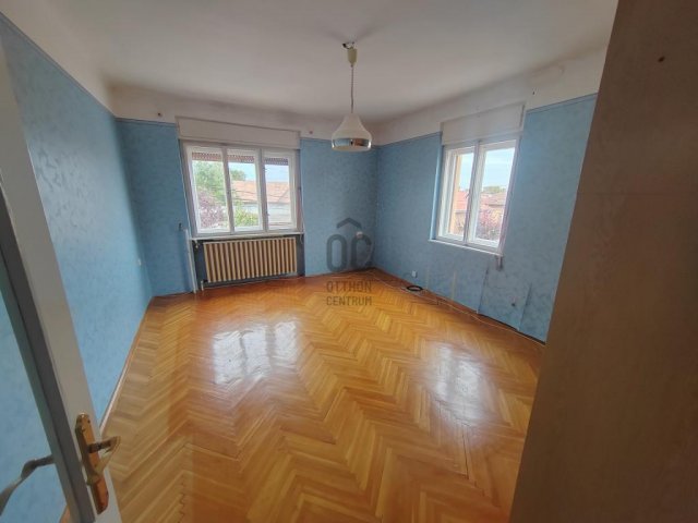 Eladó téglalakás, Cegléden 35.9 M Ft, 3 szobás